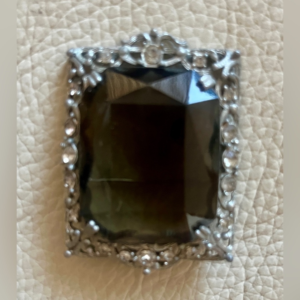 VINTAGE Costume Jewelry 1962 SARAH COVENTRY Rhinestone Brooch Pin
Celebrity